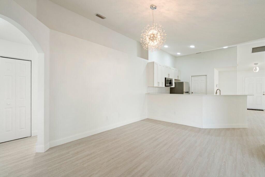 En Venta: $399,900 (4 camas, 2 baños, 1554 Pies cuadrados)