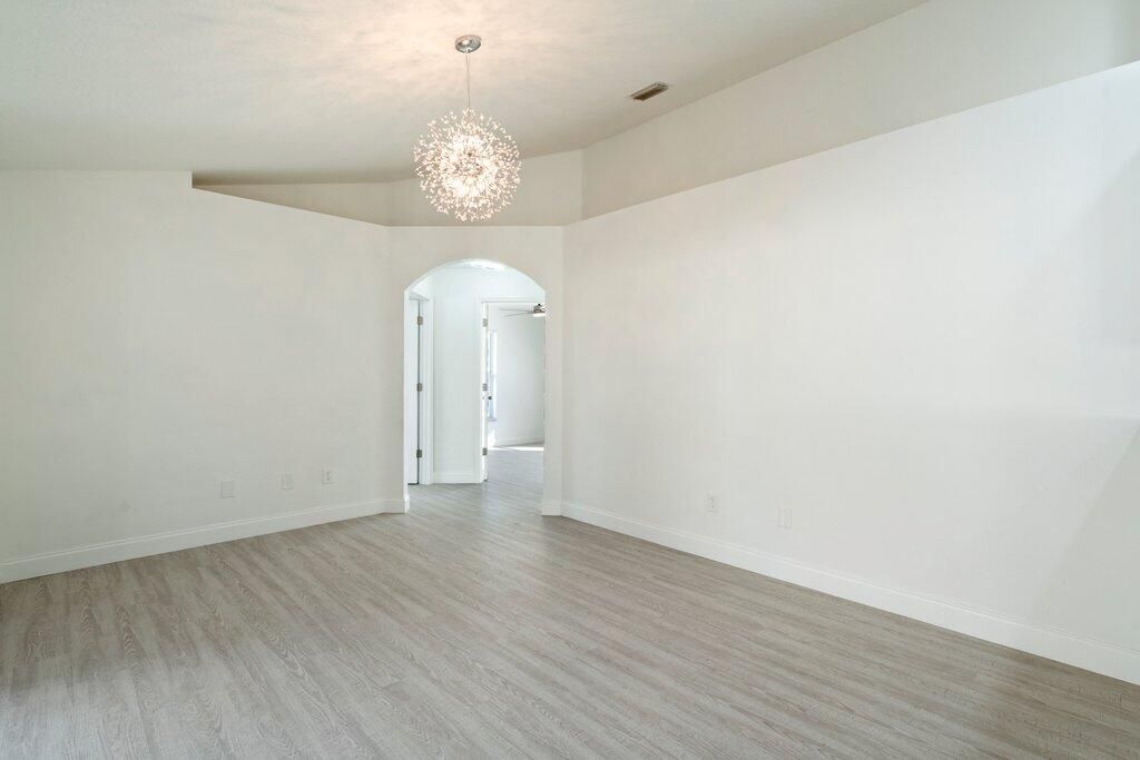 En Venta: $399,900 (4 camas, 2 baños, 1554 Pies cuadrados)