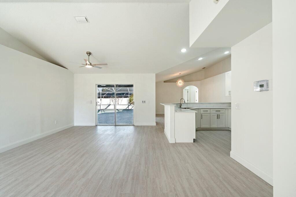 En Venta: $399,900 (4 camas, 2 baños, 1554 Pies cuadrados)