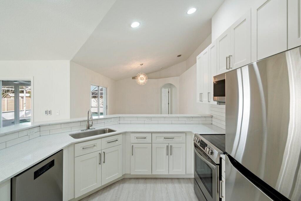 En Venta: $399,900 (4 camas, 2 baños, 1554 Pies cuadrados)