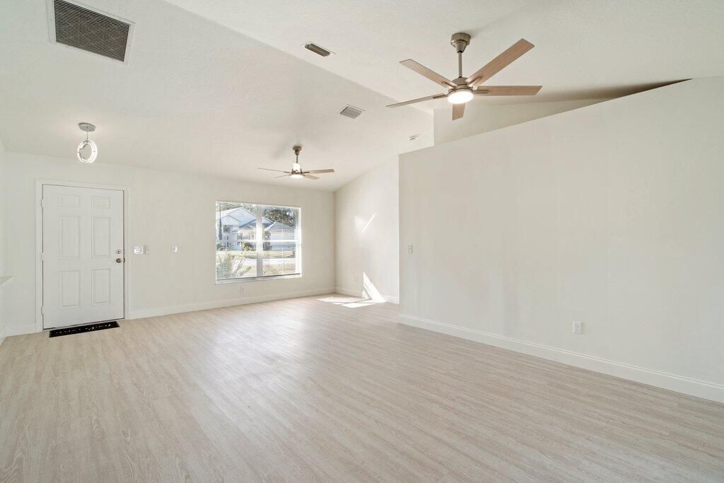 En Venta: $399,900 (4 camas, 2 baños, 1554 Pies cuadrados)