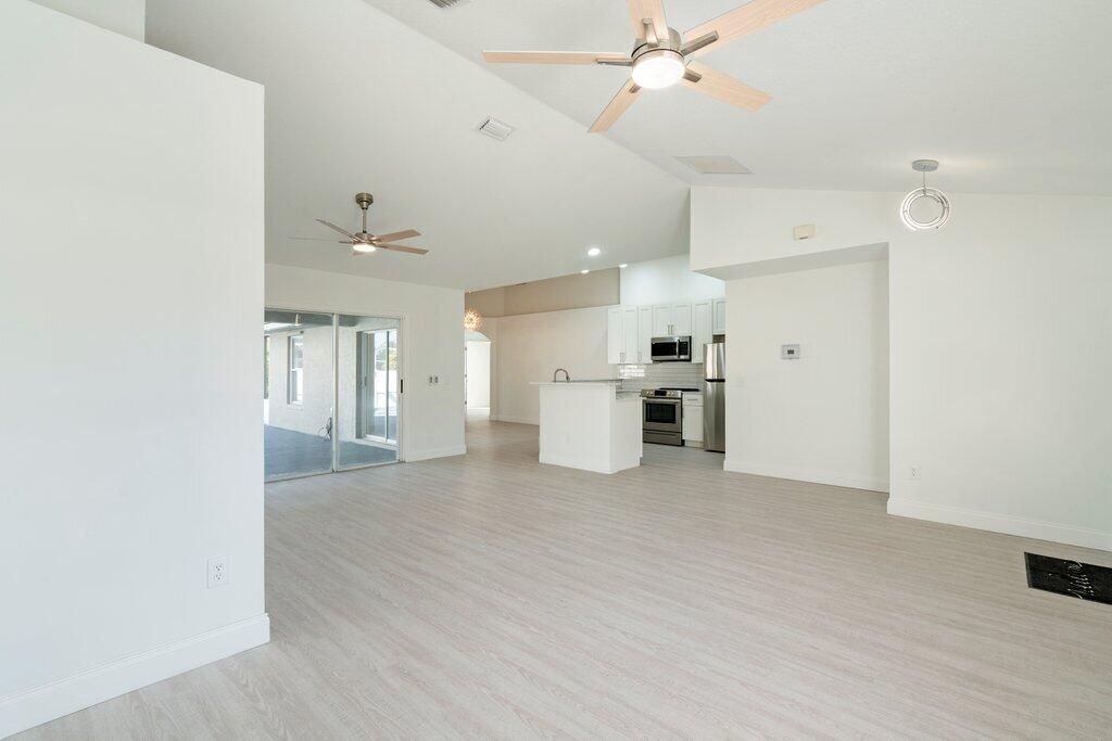 En Venta: $399,900 (4 camas, 2 baños, 1554 Pies cuadrados)