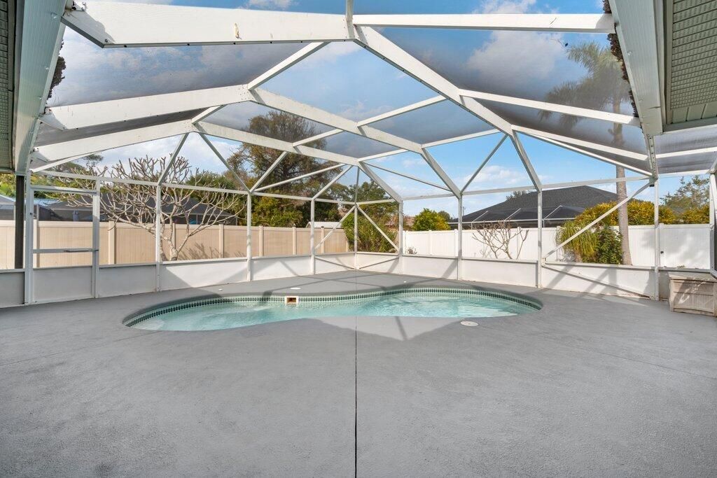 En Venta: $399,900 (4 camas, 2 baños, 1554 Pies cuadrados)