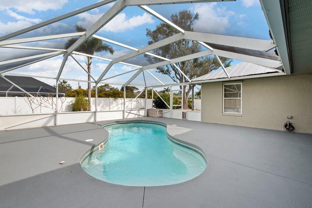 En Venta: $399,900 (4 camas, 2 baños, 1554 Pies cuadrados)