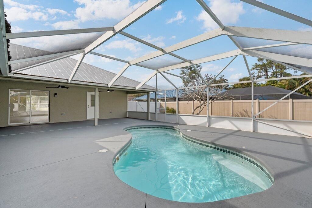 En Venta: $399,900 (4 camas, 2 baños, 1554 Pies cuadrados)