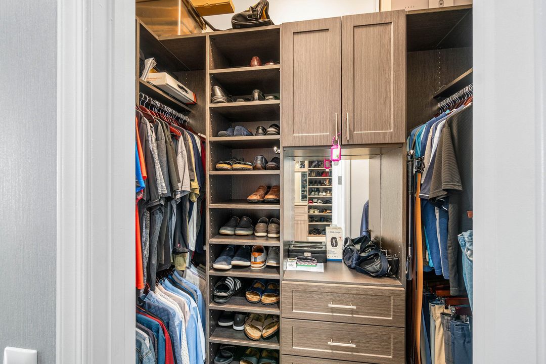 For Sale: $1,049,000 (3 beds, 3 baths, 2309 Square Feet)