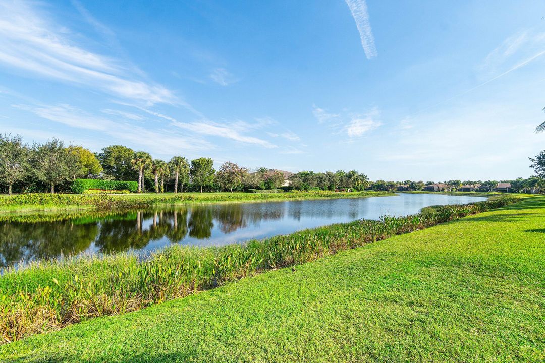 For Sale: $1,049,000 (3 beds, 3 baths, 2309 Square Feet)
