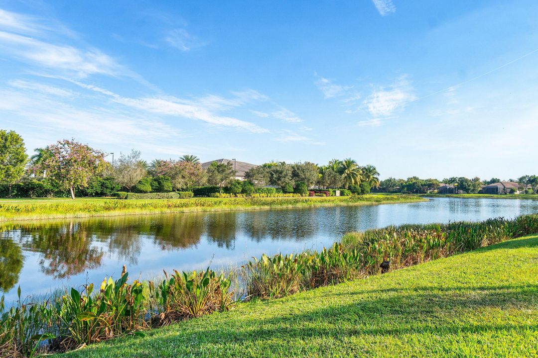 For Sale: $1,049,000 (3 beds, 3 baths, 2309 Square Feet)