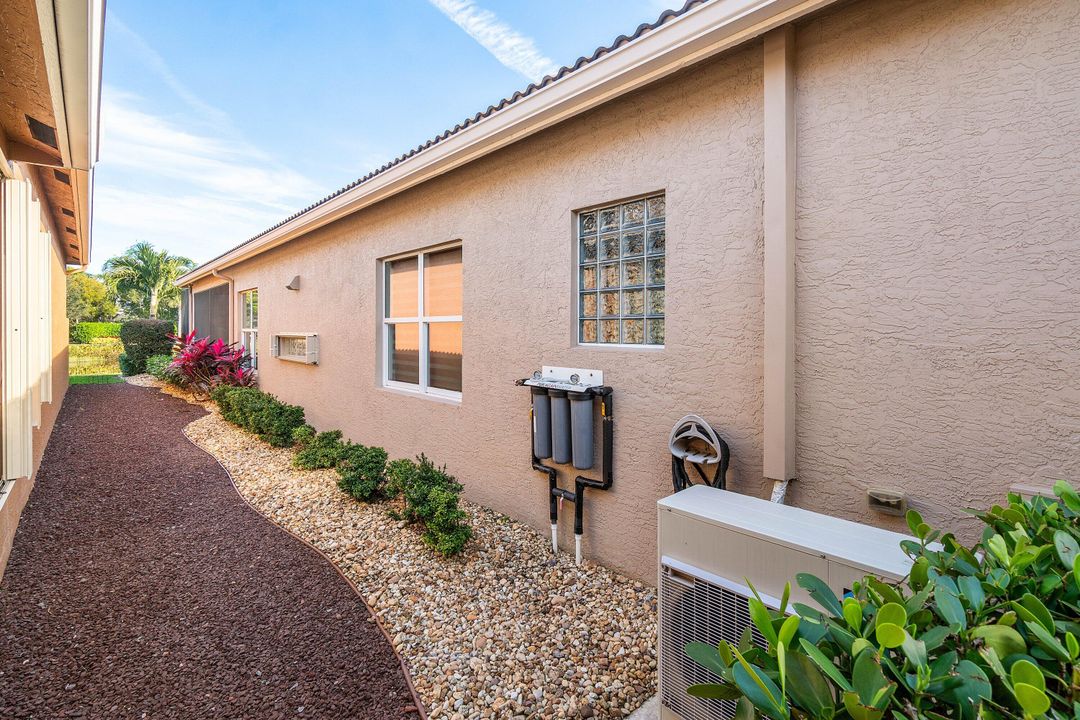 For Sale: $1,049,000 (3 beds, 3 baths, 2309 Square Feet)