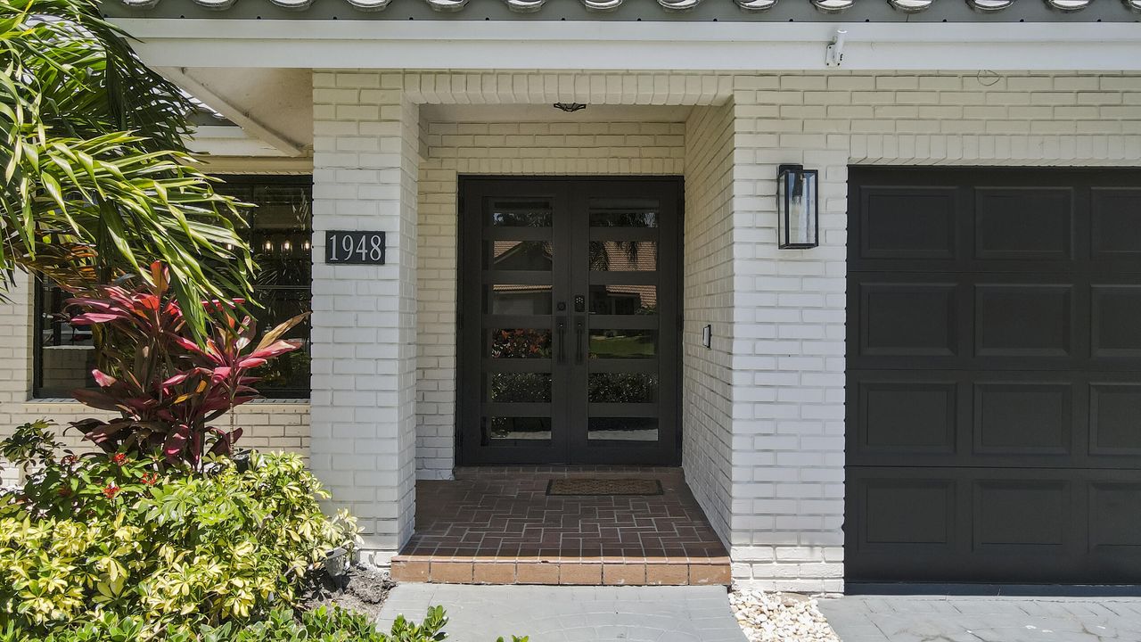 For Sale: $999,999 (3 beds, 2 baths, 2034 Square Feet)