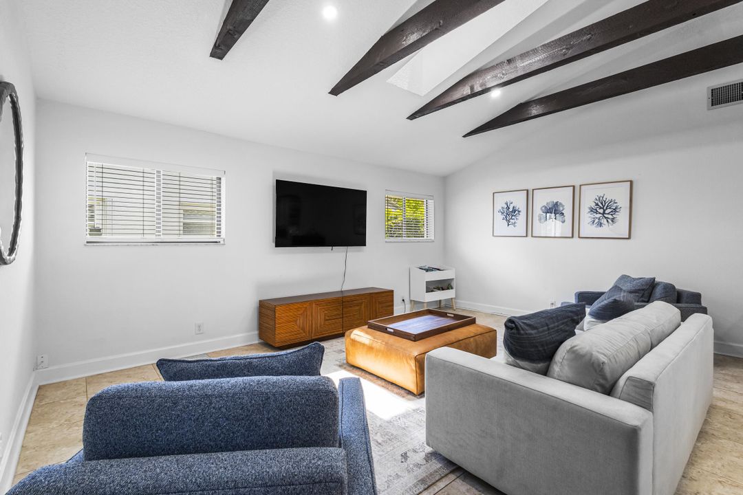 For Sale: $999,999 (3 beds, 2 baths, 2034 Square Feet)