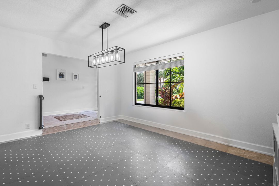 For Sale: $999,999 (3 beds, 2 baths, 2034 Square Feet)