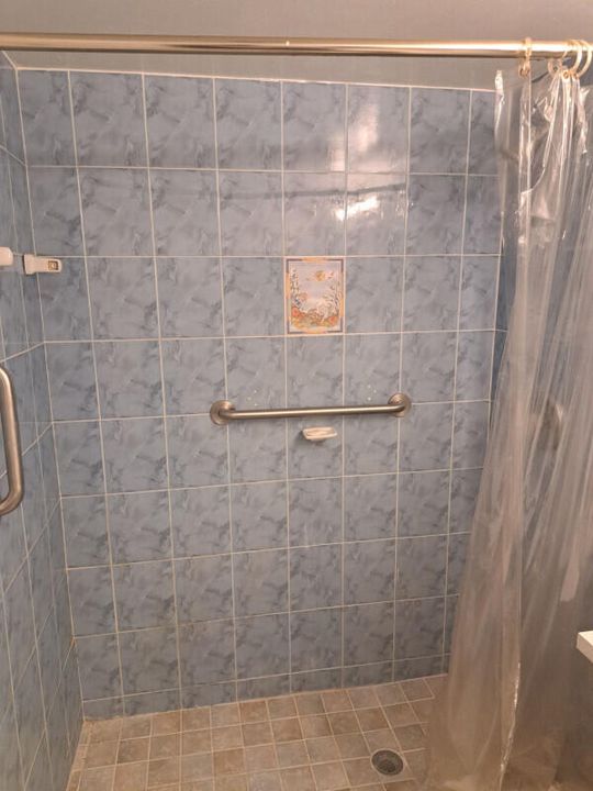 For Rent: $1,295 (1 beds, 1 baths, 646 Square Feet)