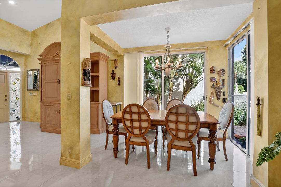 待售: $680,000 (2 贝兹, 2 浴室, 1977 平方英尺)