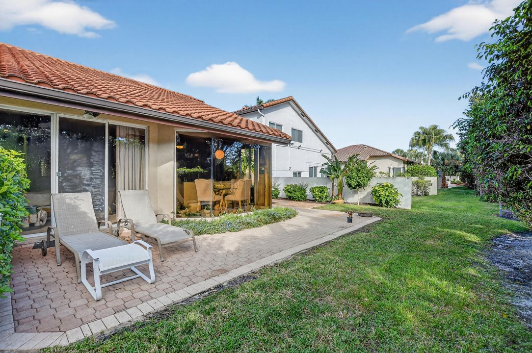 待售: $680,000 (2 贝兹, 2 浴室, 1977 平方英尺)