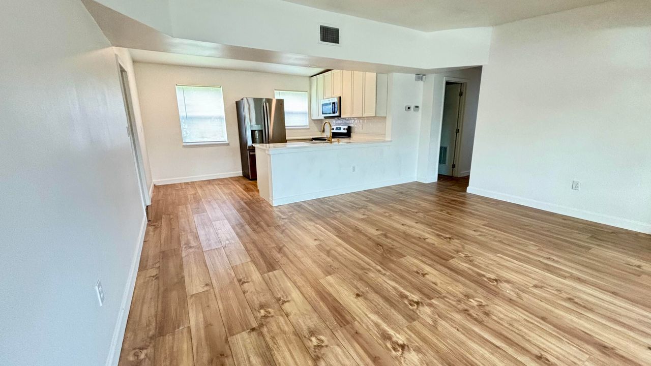 На продажу: $424,900 (4 спален, 2 ванн, 1082 Квадратных фут)