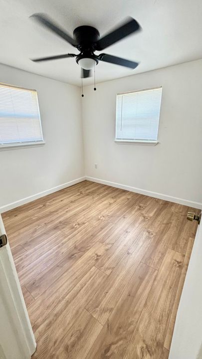 На продажу: $424,900 (4 спален, 2 ванн, 1082 Квадратных фут)