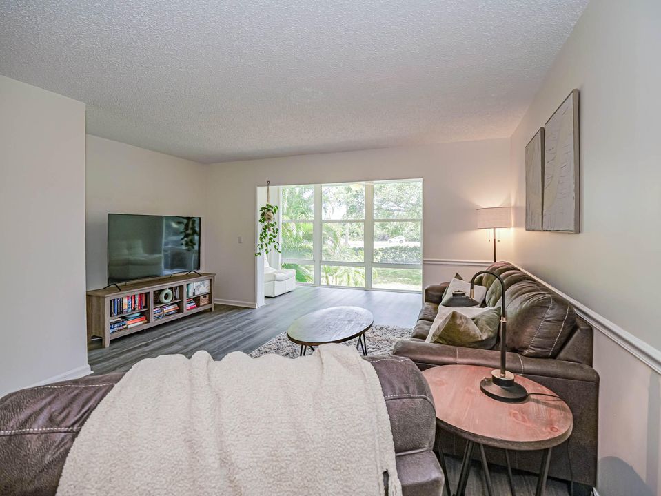 На продажу: $179,000 (2 спален, 2 ванн, 1152 Квадратных фут)