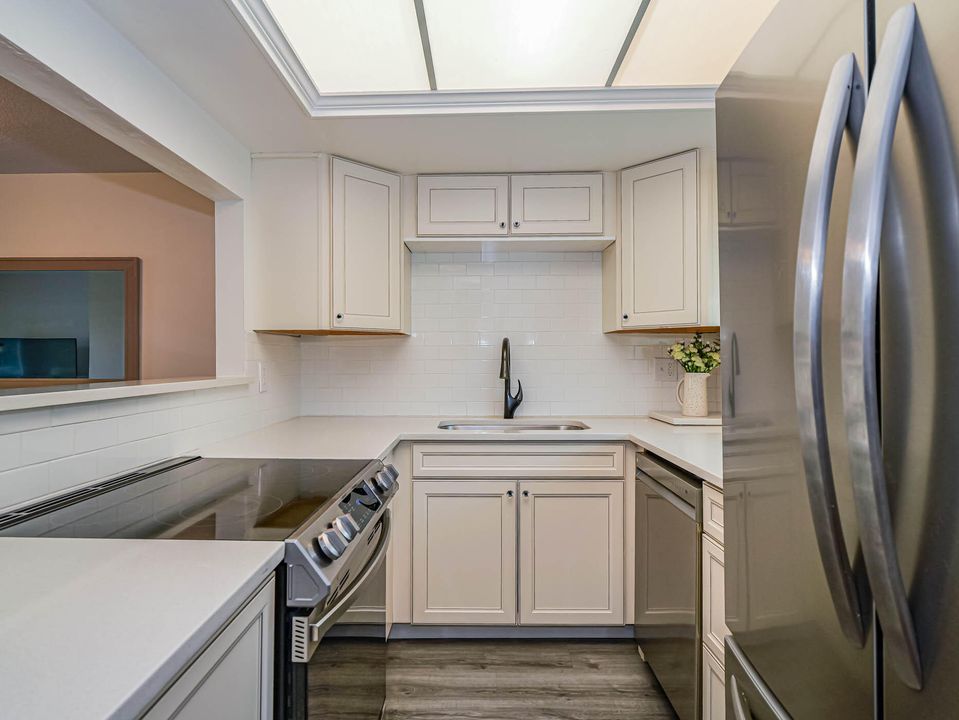 На продажу: $179,000 (2 спален, 2 ванн, 1152 Квадратных фут)