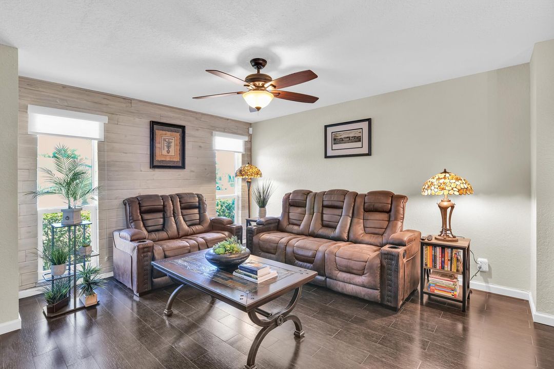 For Sale: $448,900 (2 beds, 2 baths, 1312 Square Feet)