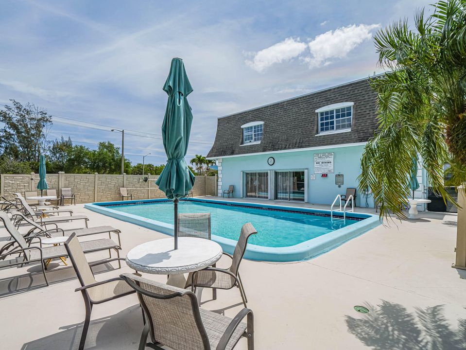 На продажу: $179,000 (2 спален, 2 ванн, 1152 Квадратных фут)