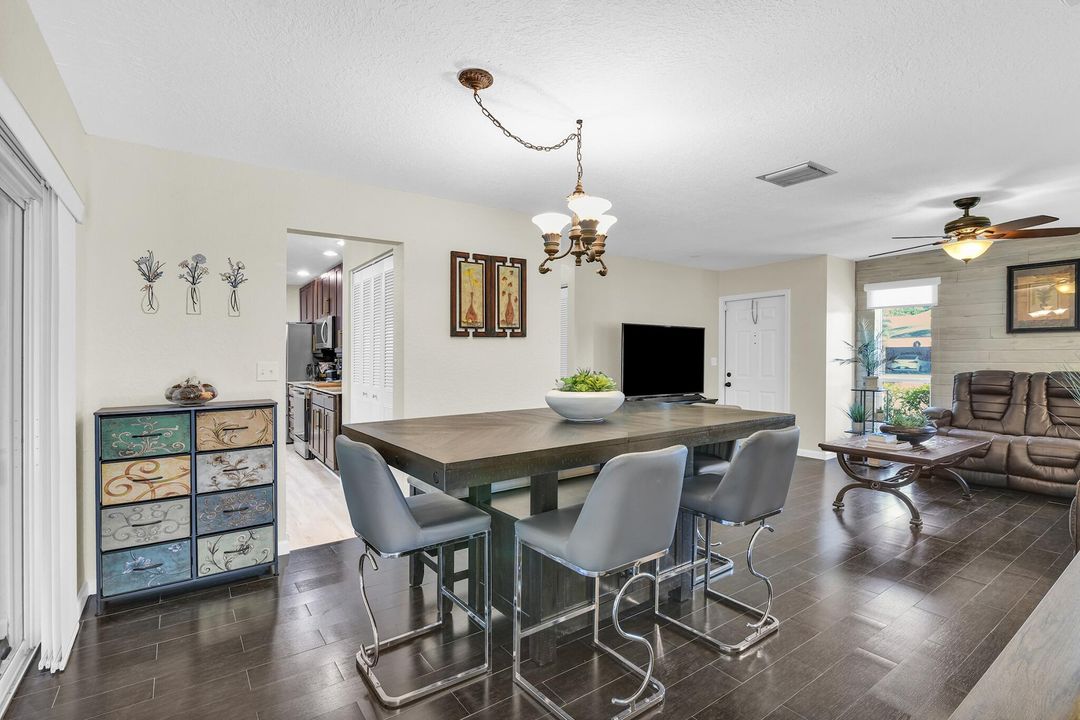 For Sale: $448,900 (2 beds, 2 baths, 1312 Square Feet)