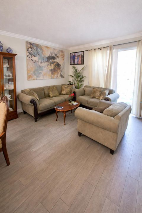 En Venta: $329,000 (3 camas, 2 baños, 1433 Pies cuadrados)