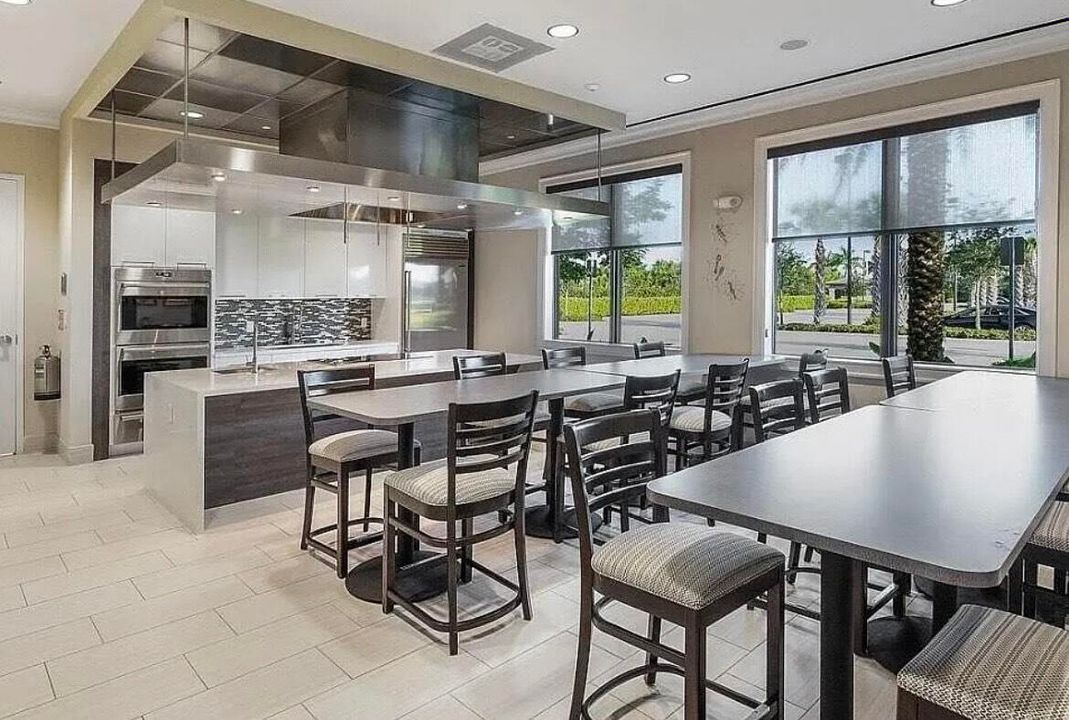 For Sale: $1,049,000 (3 beds, 3 baths, 2309 Square Feet)