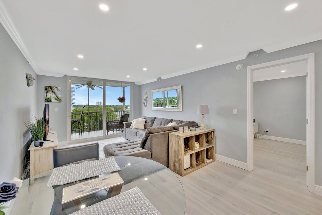 待售: $269,000 (1 贝兹, 1 浴室, 867 平方英尺)