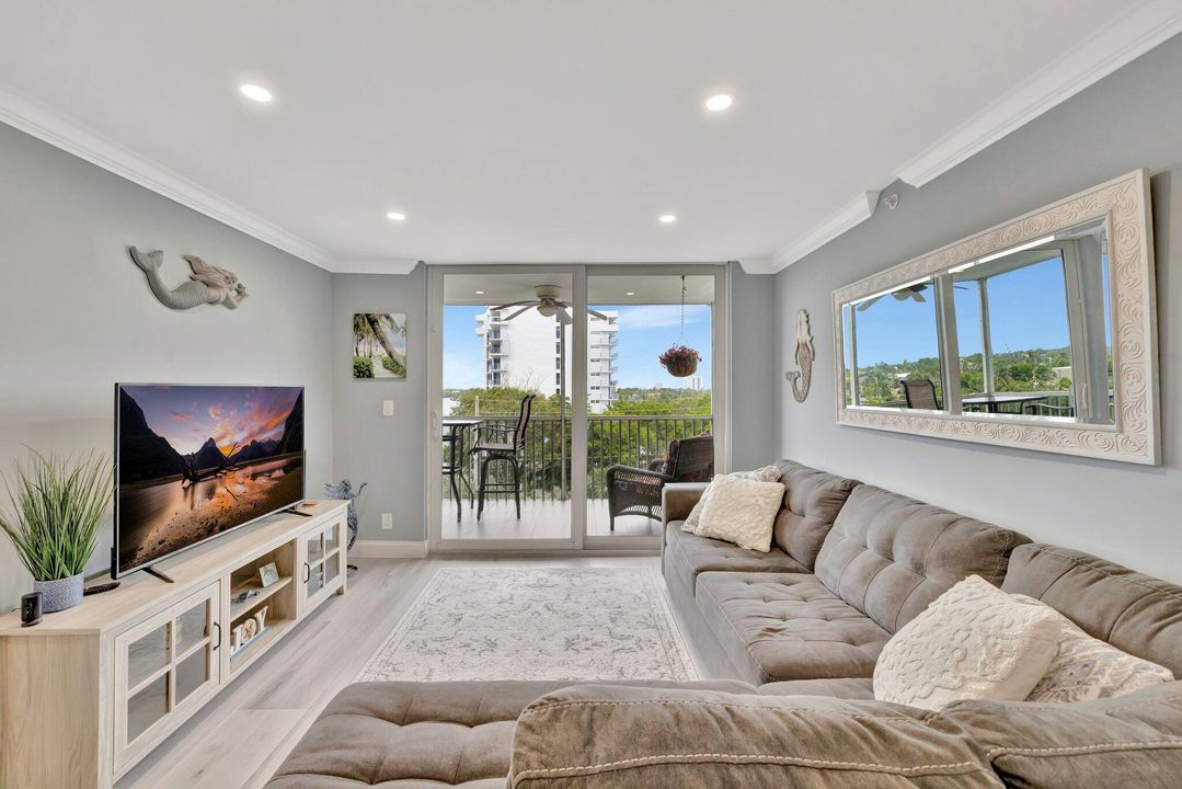 待售: $269,000 (1 贝兹, 1 浴室, 867 平方英尺)