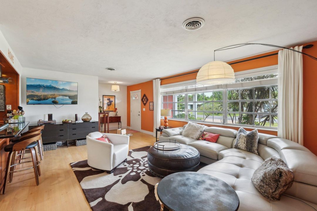 待售: $369,000 (2 贝兹, 2 浴室, 1710 平方英尺)