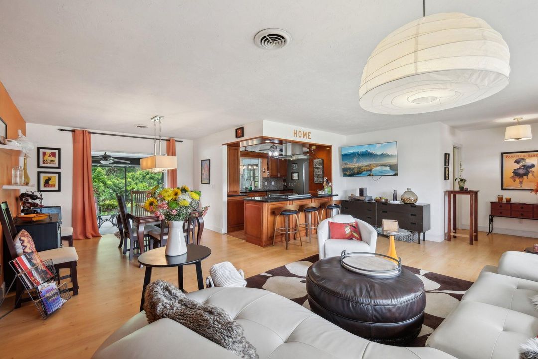 待售: $369,000 (2 贝兹, 2 浴室, 1710 平方英尺)