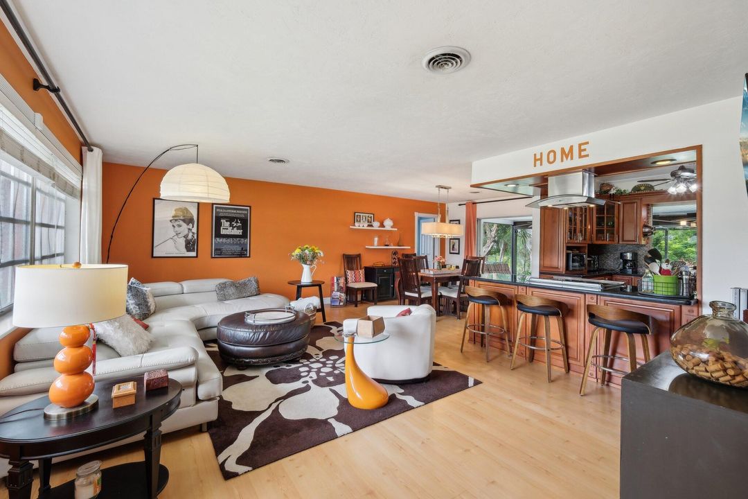 待售: $369,000 (2 贝兹, 2 浴室, 1710 平方英尺)