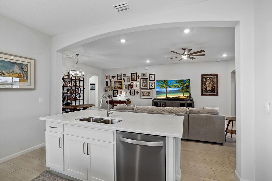 На продажу: $565,000 (3 спален, 3 ванн, 2312 Квадратных фут)