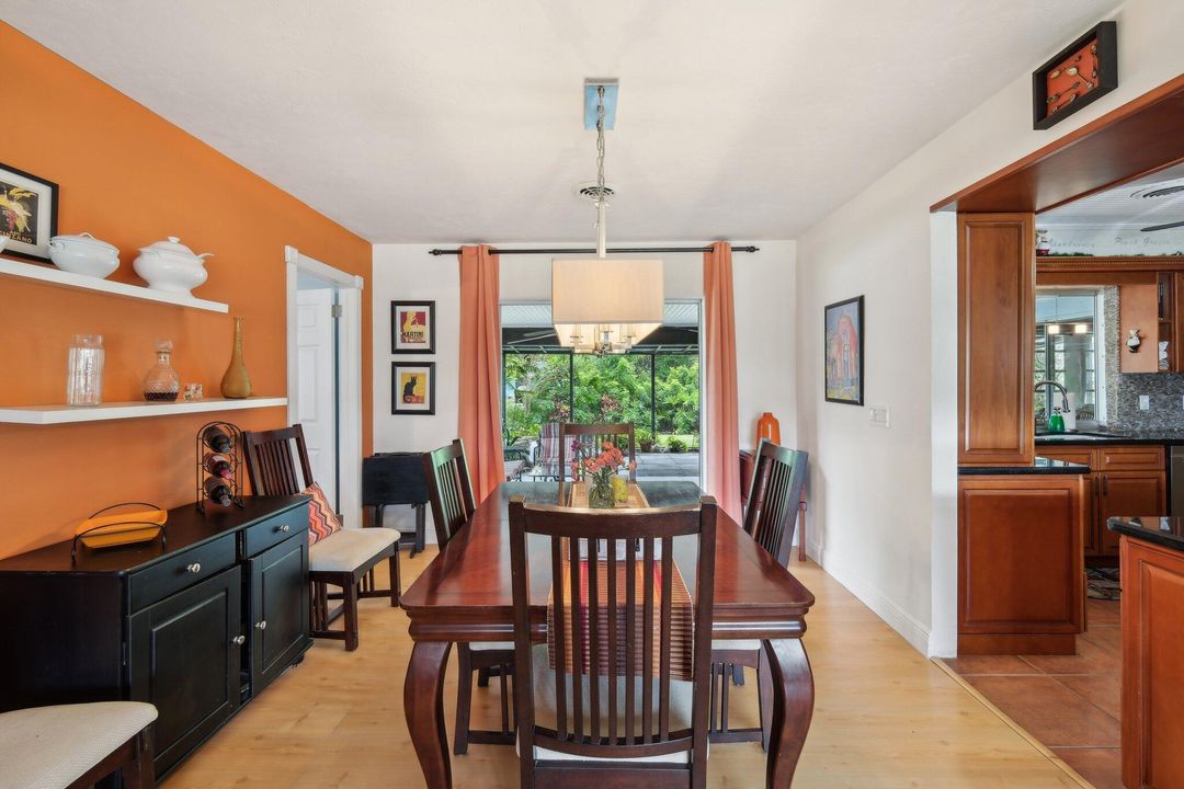 待售: $369,000 (2 贝兹, 2 浴室, 1710 平方英尺)