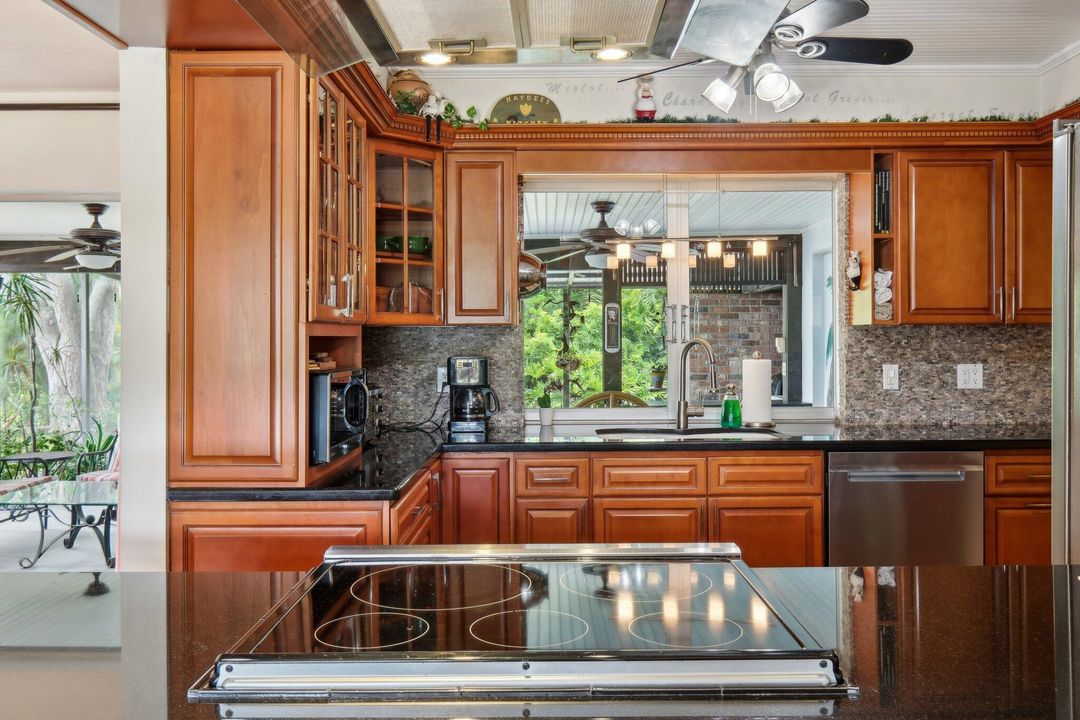 待售: $369,000 (2 贝兹, 2 浴室, 1710 平方英尺)