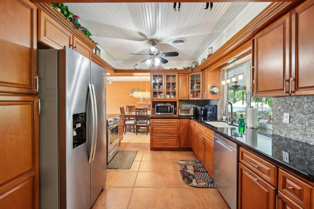 待售: $369,000 (2 贝兹, 2 浴室, 1710 平方英尺)