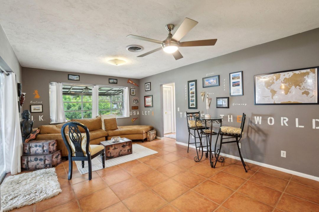 待售: $369,000 (2 贝兹, 2 浴室, 1710 平方英尺)