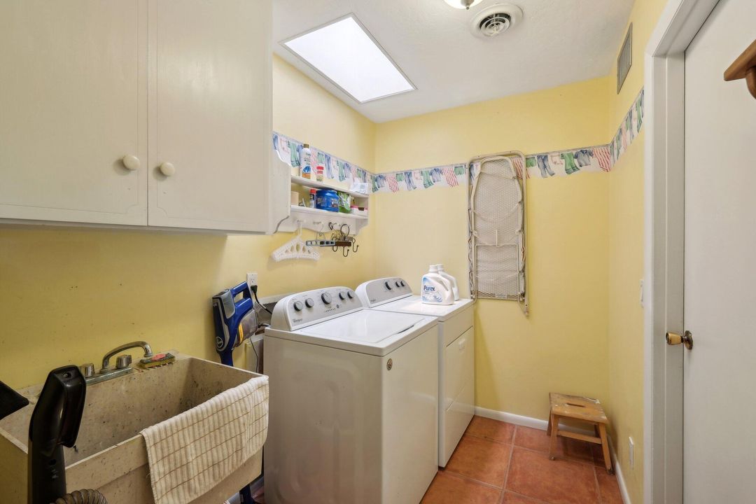 待售: $369,000 (2 贝兹, 2 浴室, 1710 平方英尺)