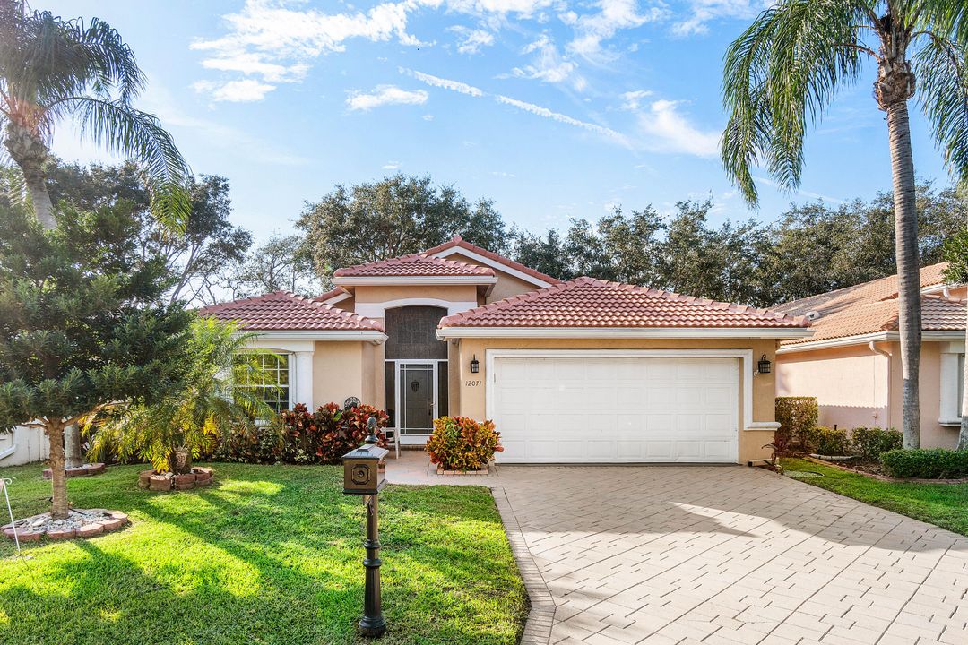 For Sale: $475,000 (3 beds, 2 baths, 1911 Square Feet)