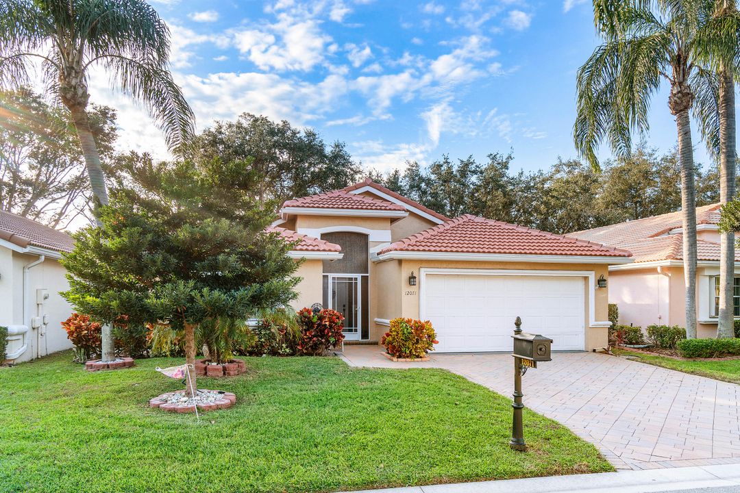 For Sale: $475,000 (3 beds, 2 baths, 1911 Square Feet)