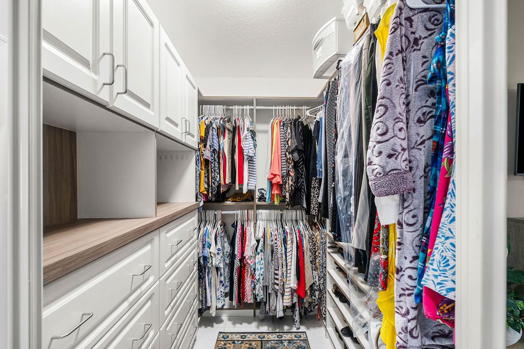 For Sale: $475,000 (3 beds, 2 baths, 1911 Square Feet)