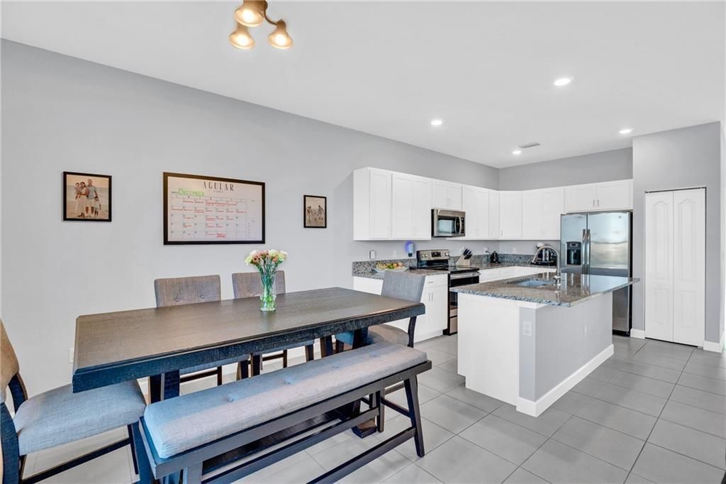 На продажу: $280,000 (3 спален, 2 ванн, 1685 Квадратных фут)