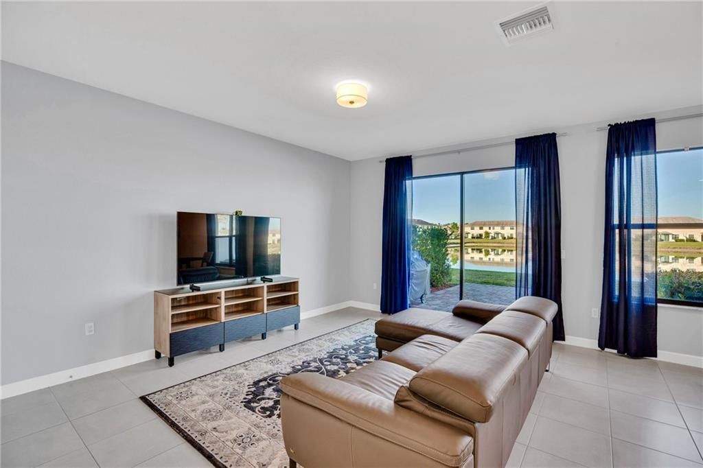 На продажу: $280,000 (3 спален, 2 ванн, 1685 Квадратных фут)