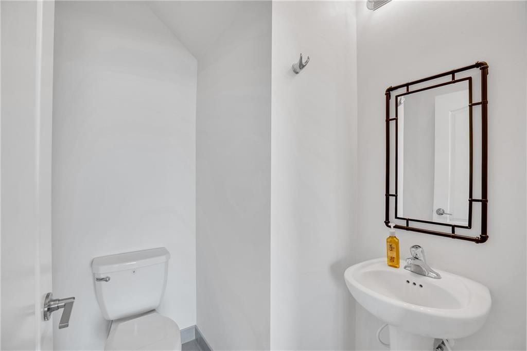 На продажу: $280,000 (3 спален, 2 ванн, 1685 Квадратных фут)