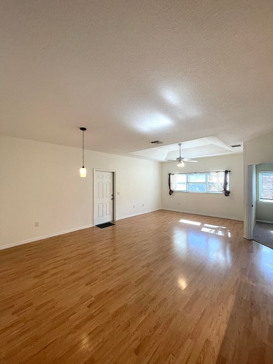 出租: $1,850 (2 贝兹, 2 浴室, 1444 平方英尺)