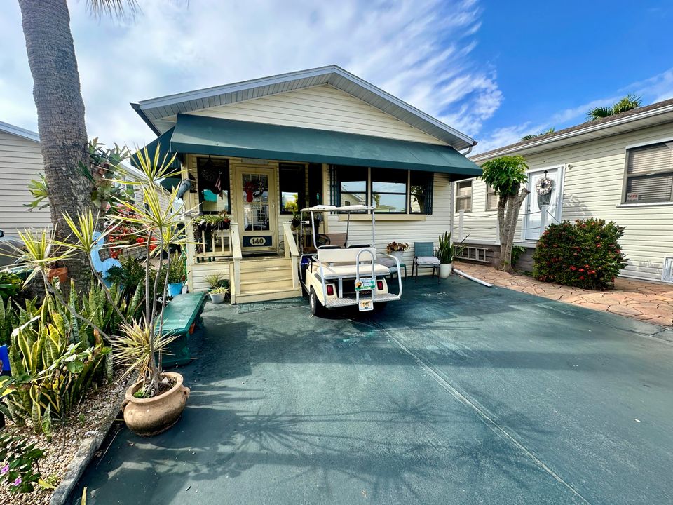 For Sale: $375,000 (1 beds, 1 baths, 800 Square Feet)