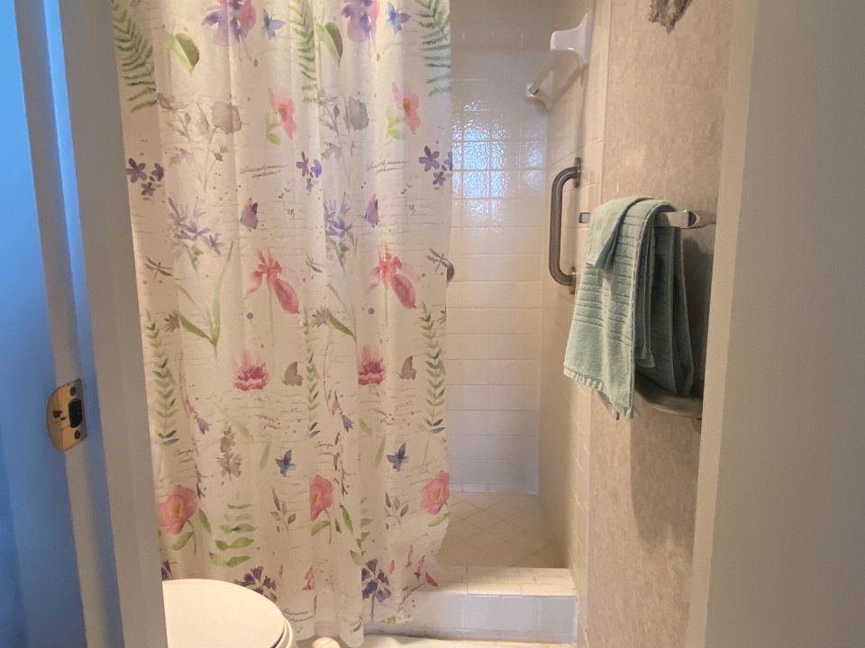 For Rent: $3,800 (2 beds, 2 baths, 1143 Square Feet)