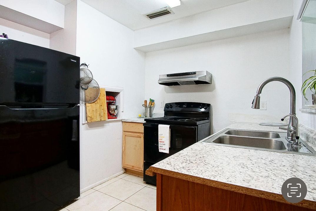 待售: $289,000 (2 贝兹, 1 浴室, 1055 平方英尺)