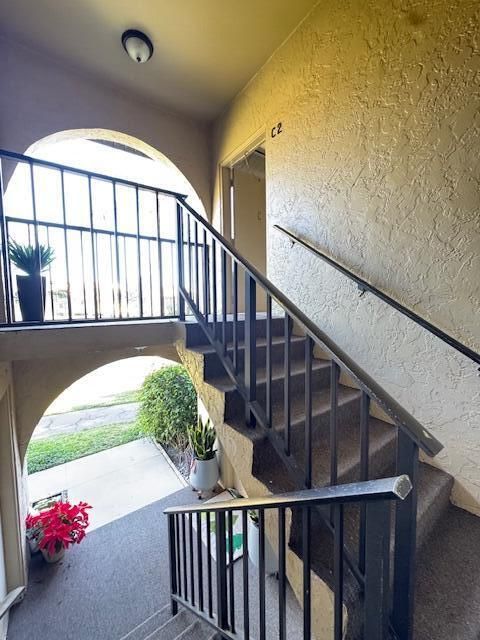 出租: $1,900 (2 贝兹, 2 浴室, 1115 平方英尺)